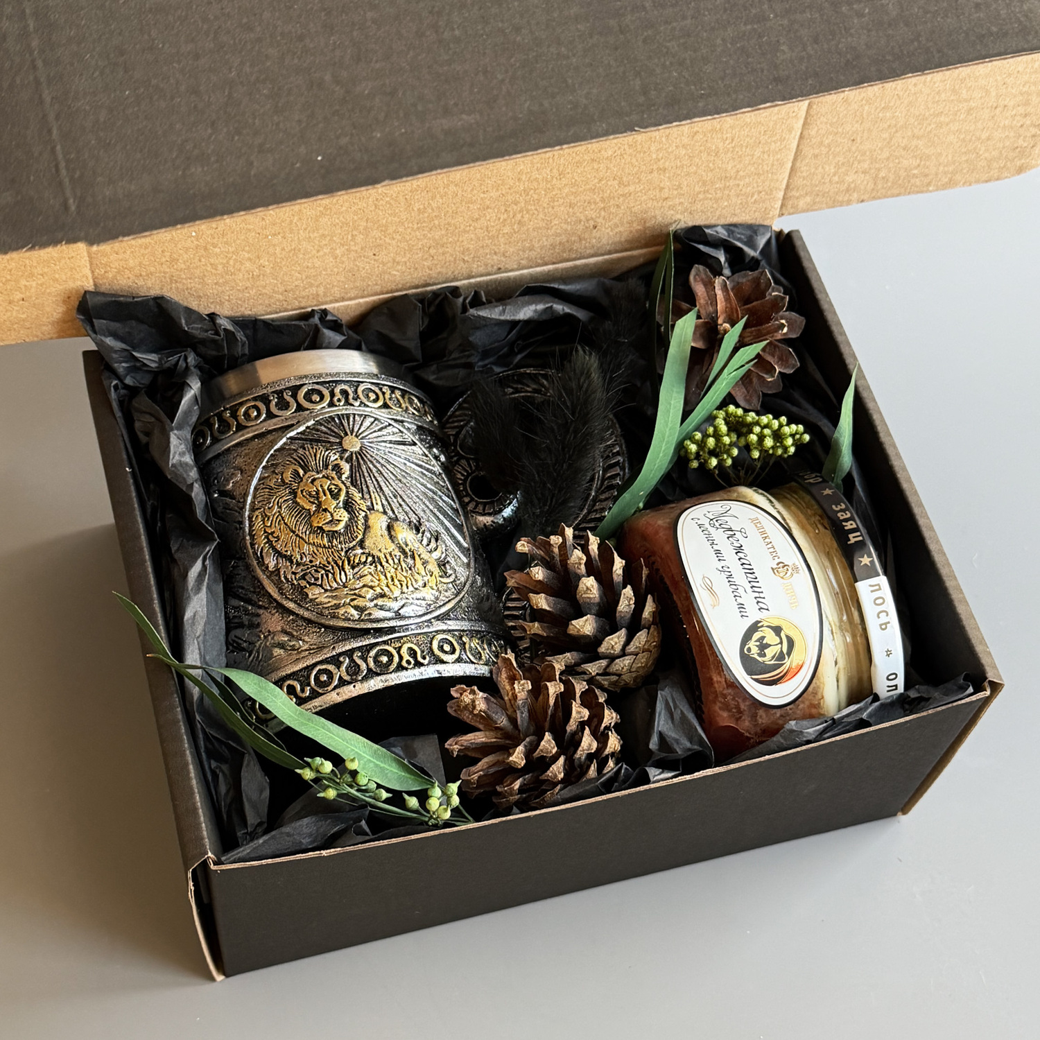 <span style="font-weight: bold;">"Лев"</span>